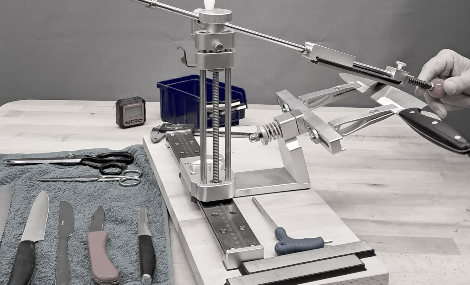 Messerschneide beim Polieren